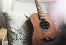 Top 4 Places to Buy an Acoustic Guitar for Beginners