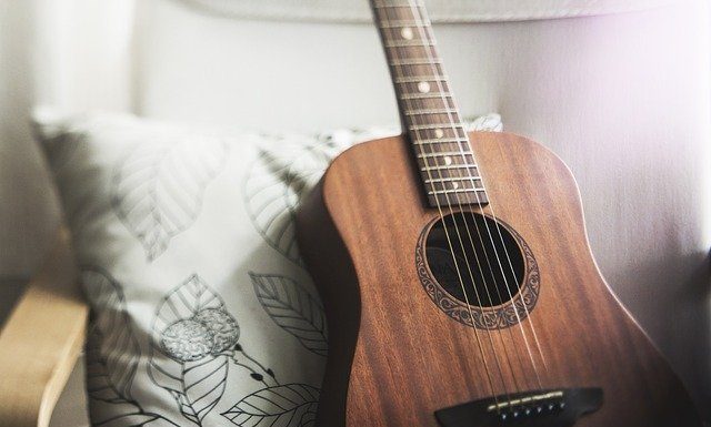 Top 4 Places to Buy an Acoustic Guitar for Beginners