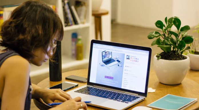 Choose from the latest study table designs online by keeping these 4 Factors in Mind