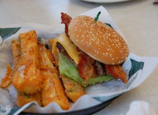 Cheap and Tasty: 8 Budget-Friendly Spots to Eat in Los Angeles https://flic.kr/p/abMuHg