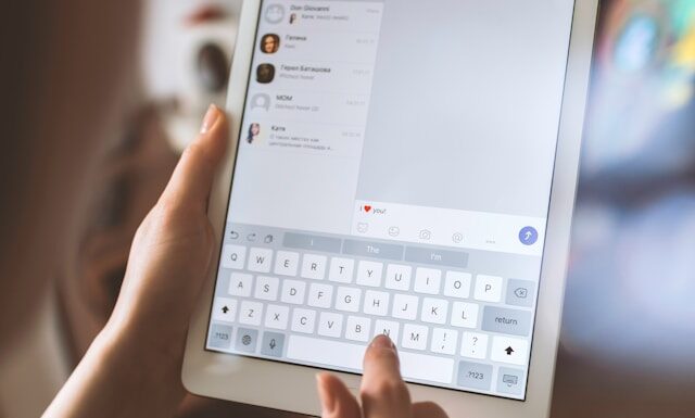 CooMeet: Instant Connections with Strangers Via Chat Rooms