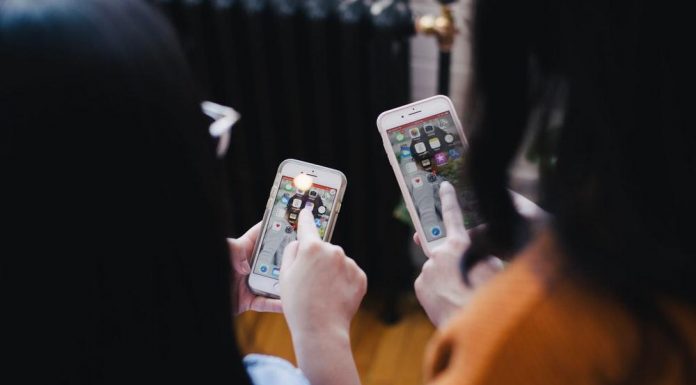 5 Mobile App Technology Trends to Expect in 2020 two women operating smartphone