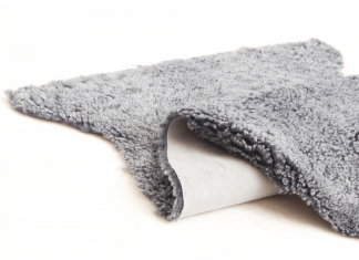 Att ta hand om en fårskinnsmatta