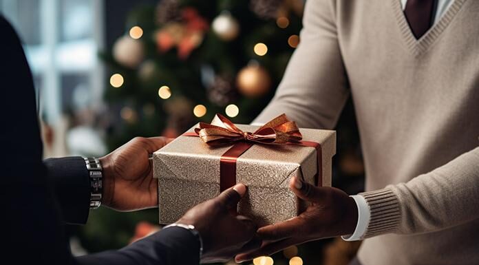 Corporate Gifting Etiquettes in the Holiday Season